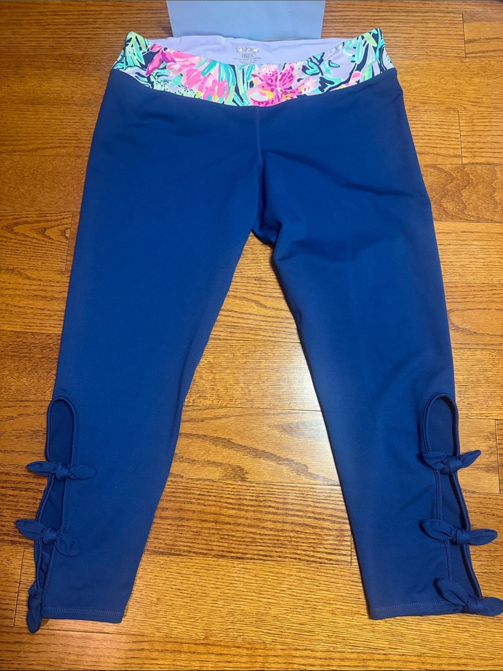 XL Lilly Pulitzer Luxletic  Noelani Navy Capri Leggings Slathouse Soirée
